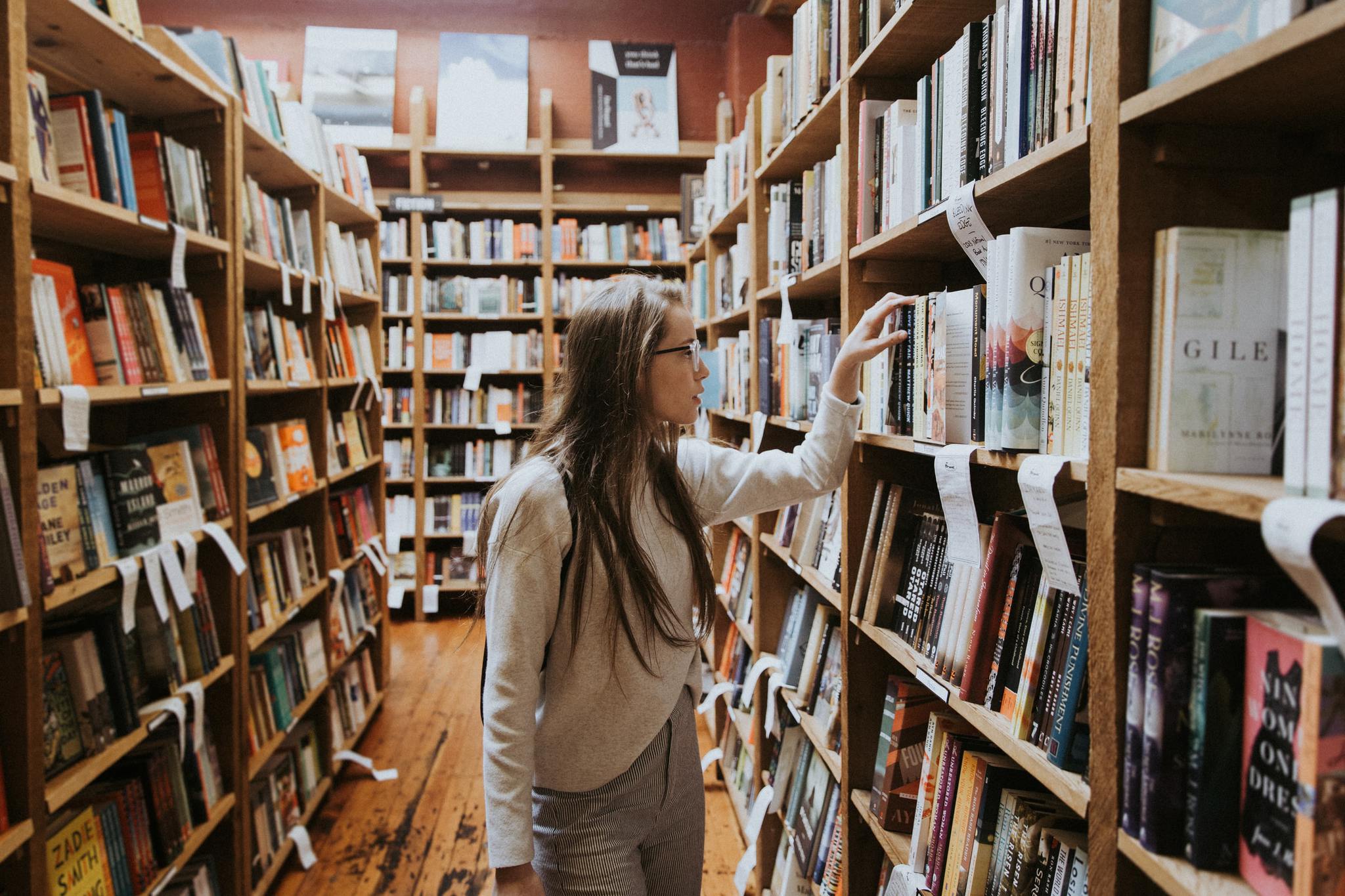 girl in library becca-tapert-GnY_mW1Q6Xc-unsplash